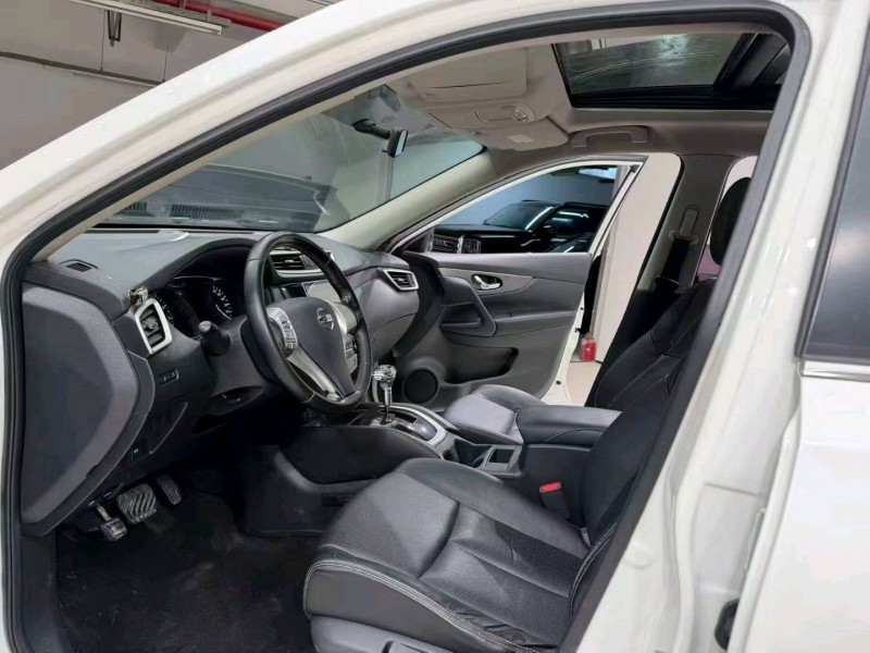 成都16年日产奇骏5