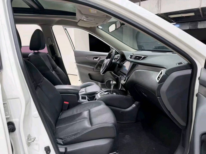 成都16年日产奇骏6