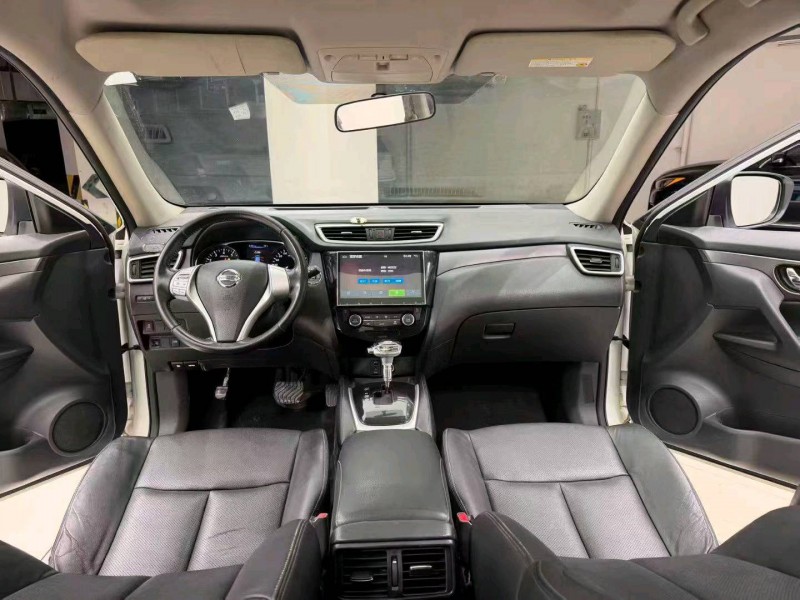 成都16年日产奇骏7