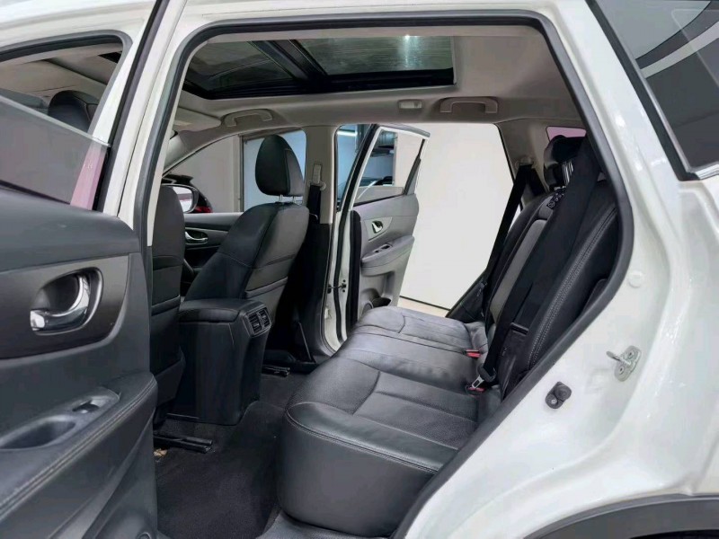 成都16年日产奇骏8