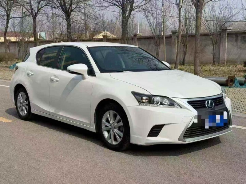 济南14年雷克萨斯CT3