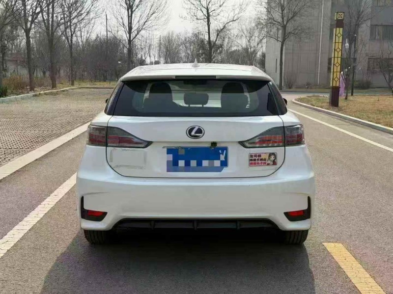 济南14年雷克萨斯CT9