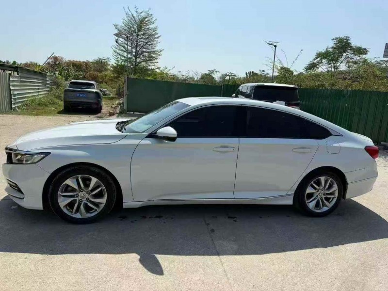 湛江19年本田雅阁7