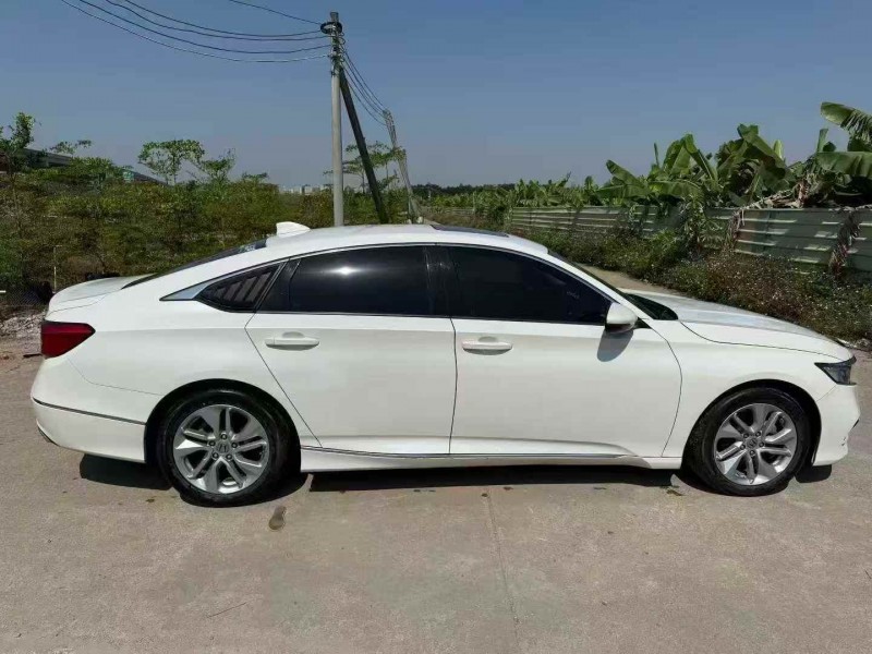 湛江19年本田雅阁8