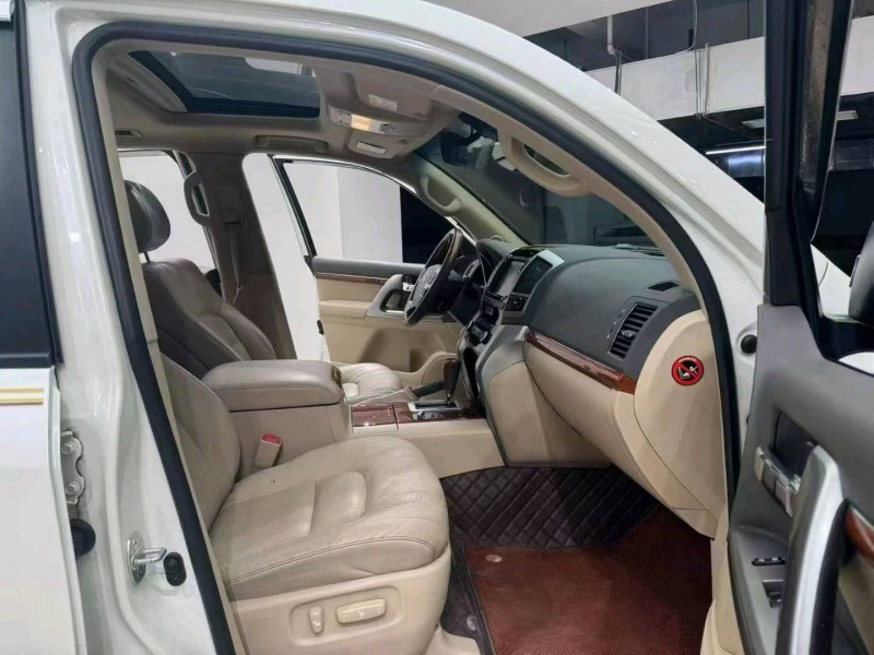 成都16年丰田兰德酷路泽6