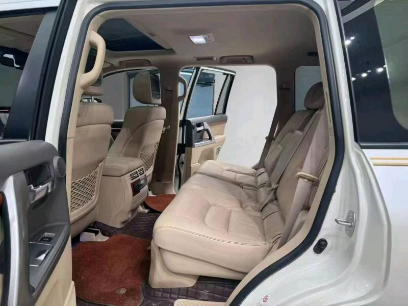 成都16年丰田兰德酷路泽7