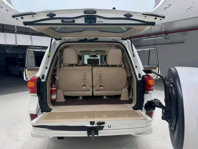 成都16年丰田兰德酷路泽8