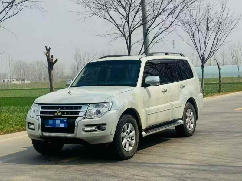 南通20年三菱帕杰罗2