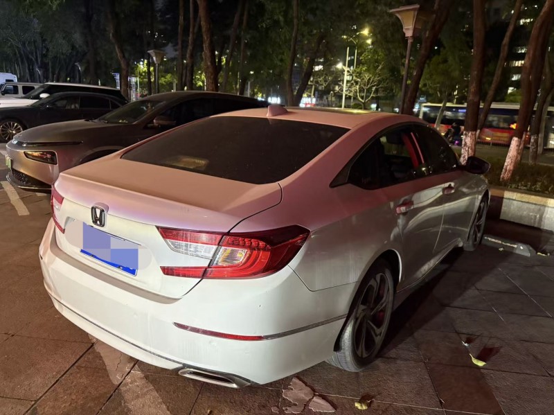 深圳18年本田雅阁7