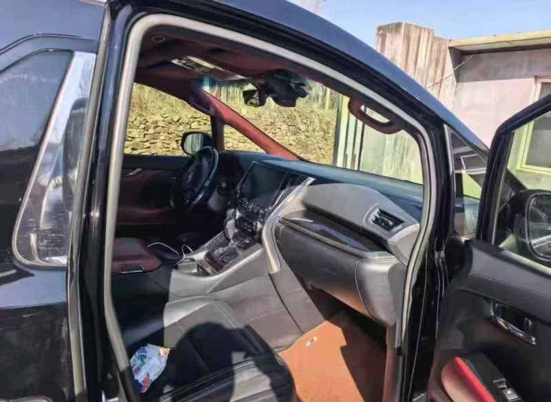 济宁21年丰田威尔法3