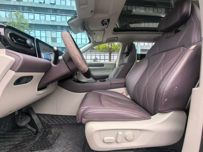 东莞26年零跑汽车C115