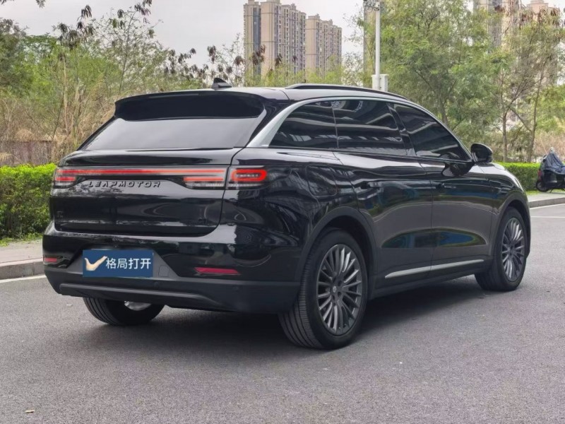 东莞26年零跑汽车C117