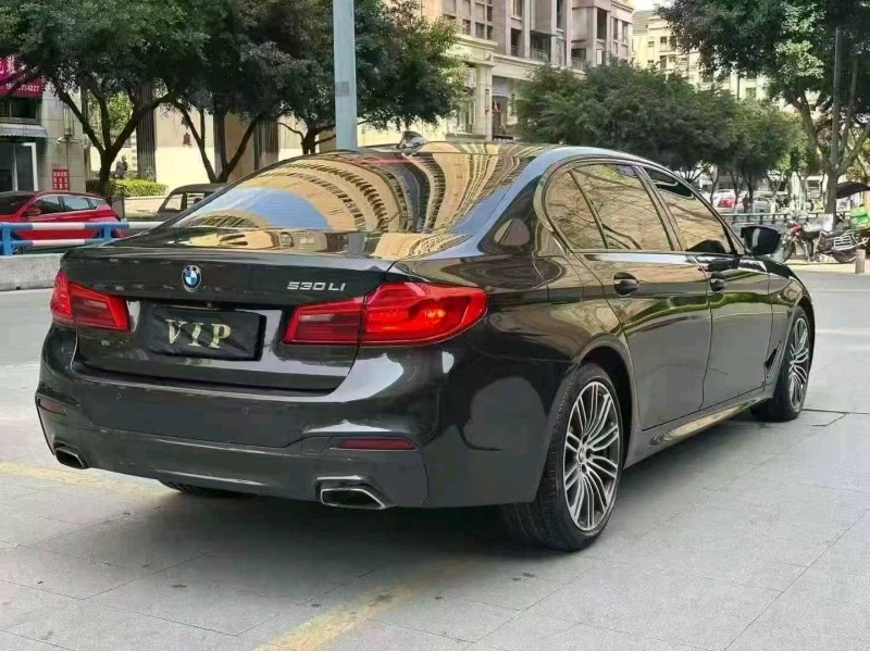 重庆19年宝马5系8