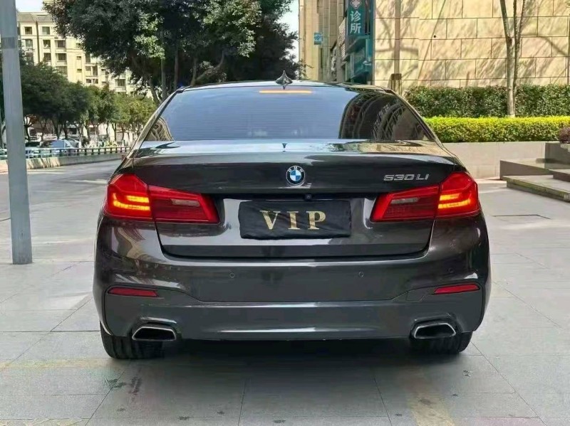 重庆19年宝马5系9