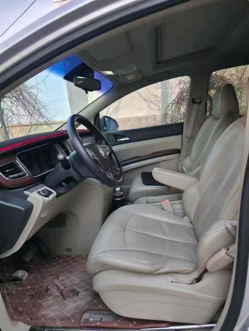 济宁16年别克GL84