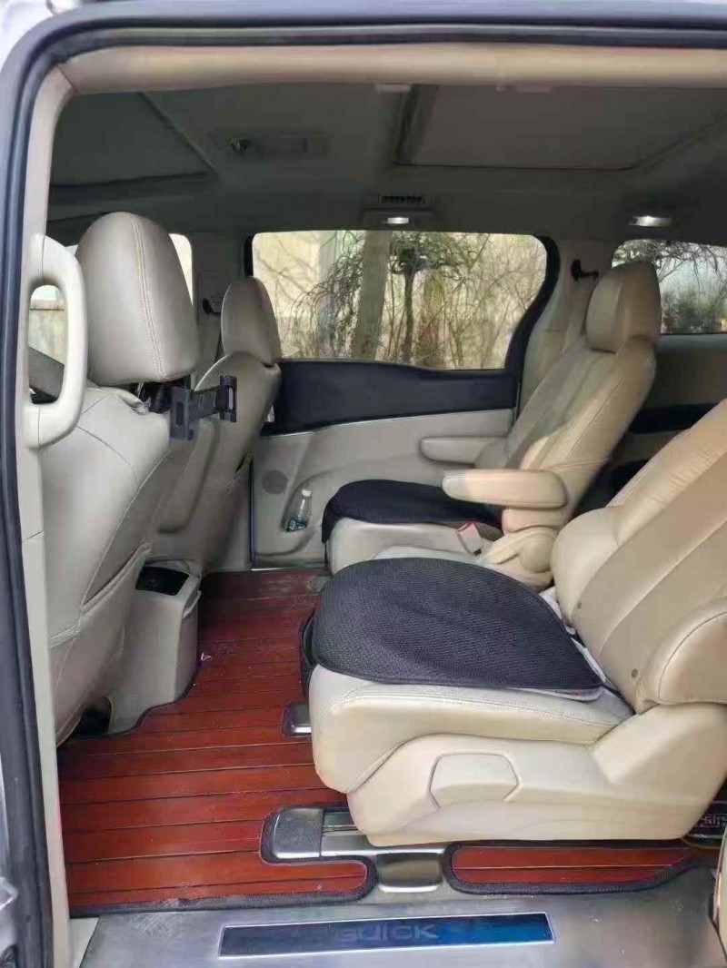 济宁16年别克GL86