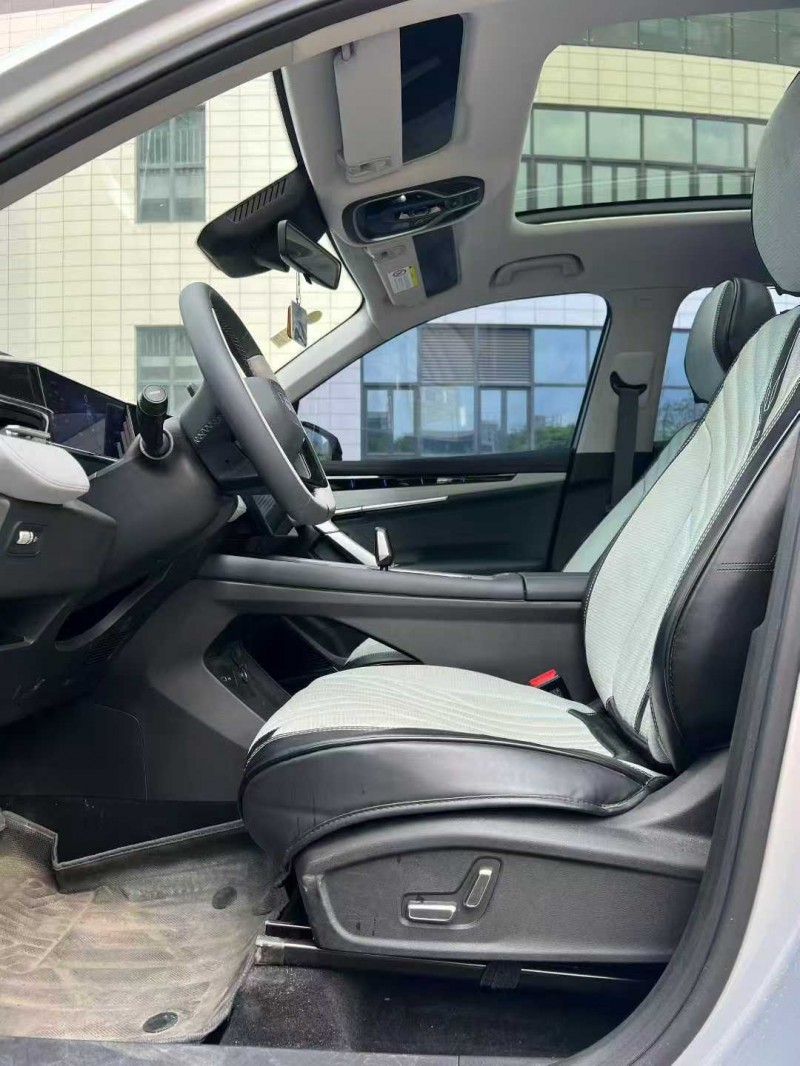 佛山25年吉利博越4