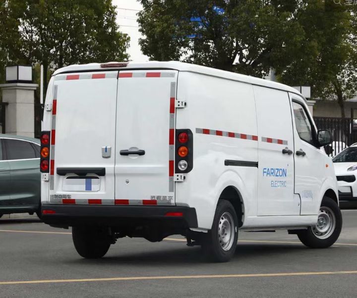 成都23年吉利星享8