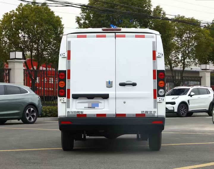 成都23年吉利星享9