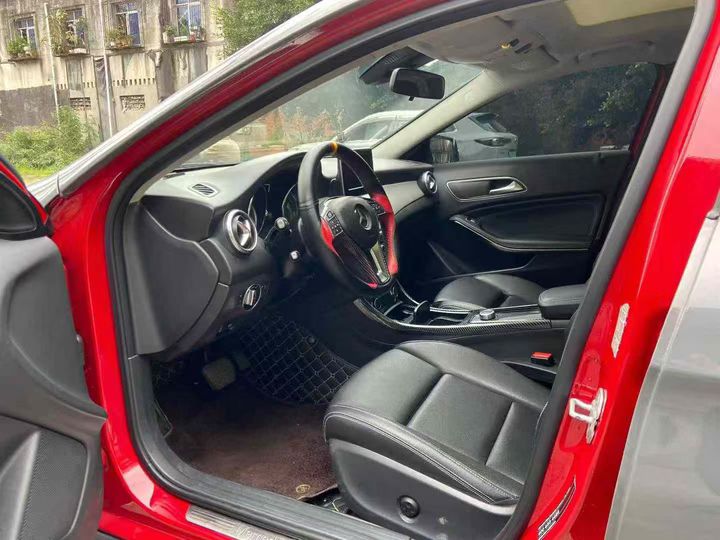 成都16年奔驰GLA4