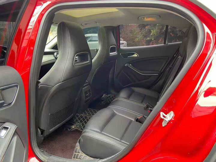 成都16年奔驰GLA5