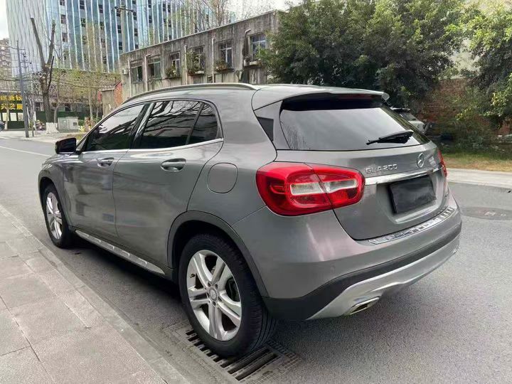 成都16年奔驰GLA7