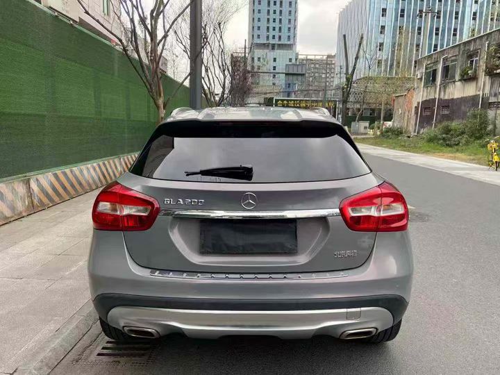 成都16年奔驰GLA9