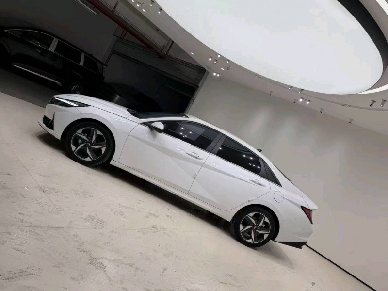 成都23年现代伊兰特3