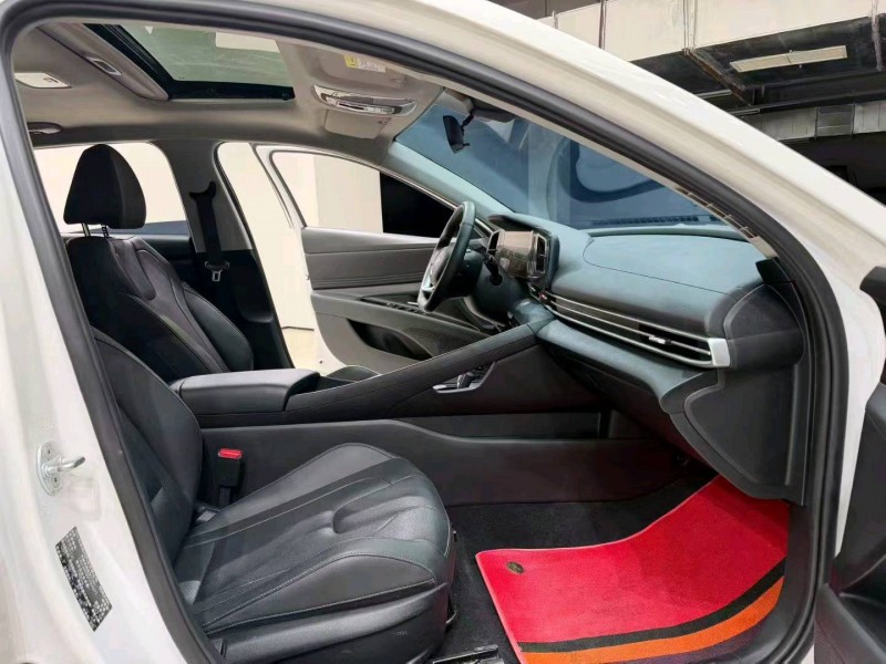 成都23年现代伊兰特5