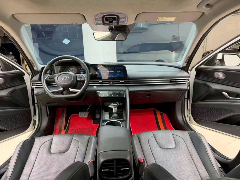 成都23年现代伊兰特6