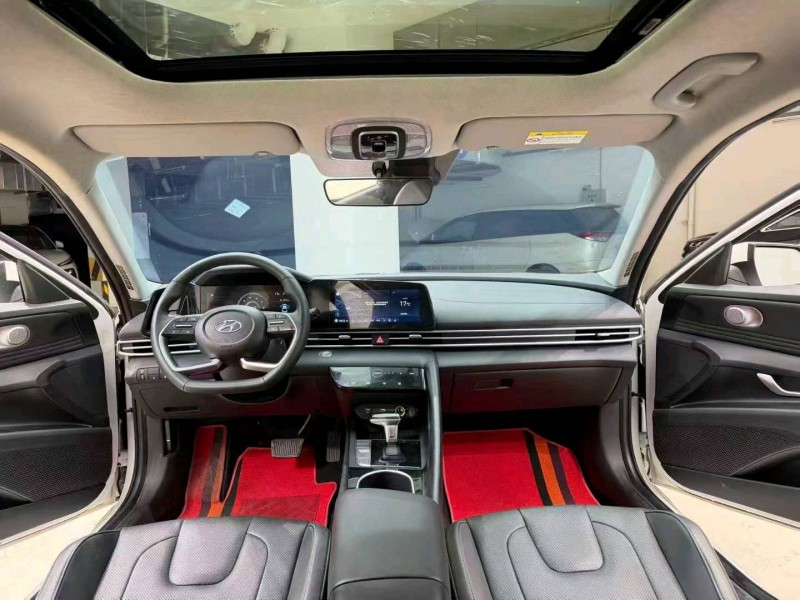 成都23年现代伊兰特7