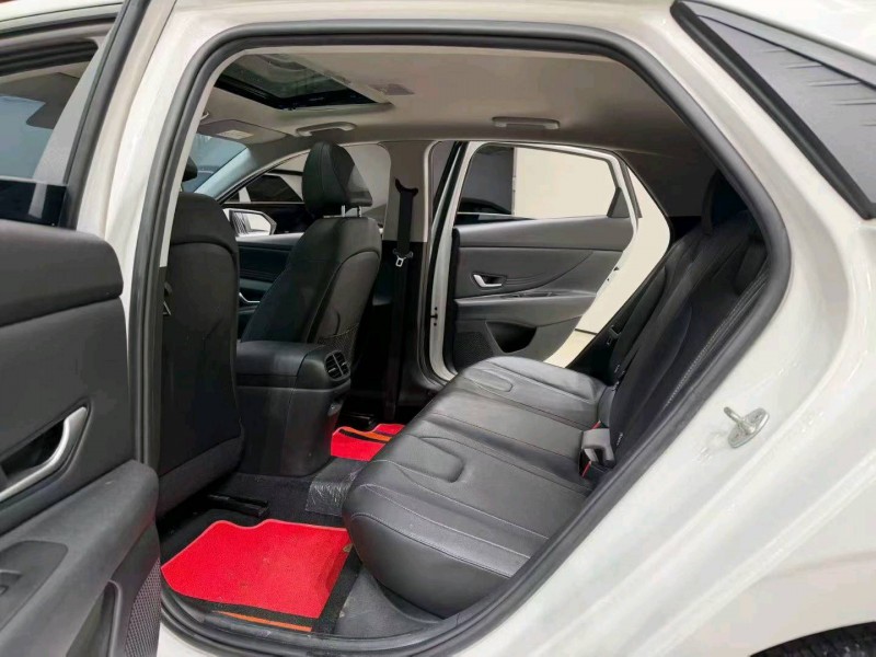 成都23年现代伊兰特9