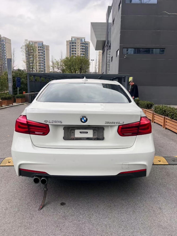 成都16年宝马3系4