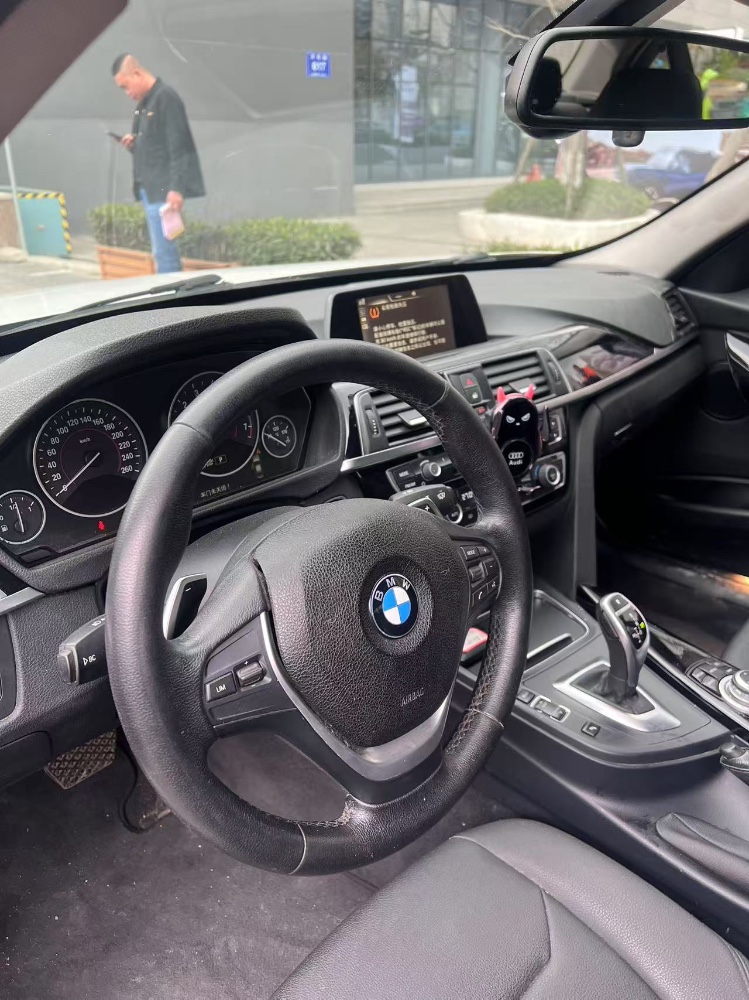 成都16年宝马3系7