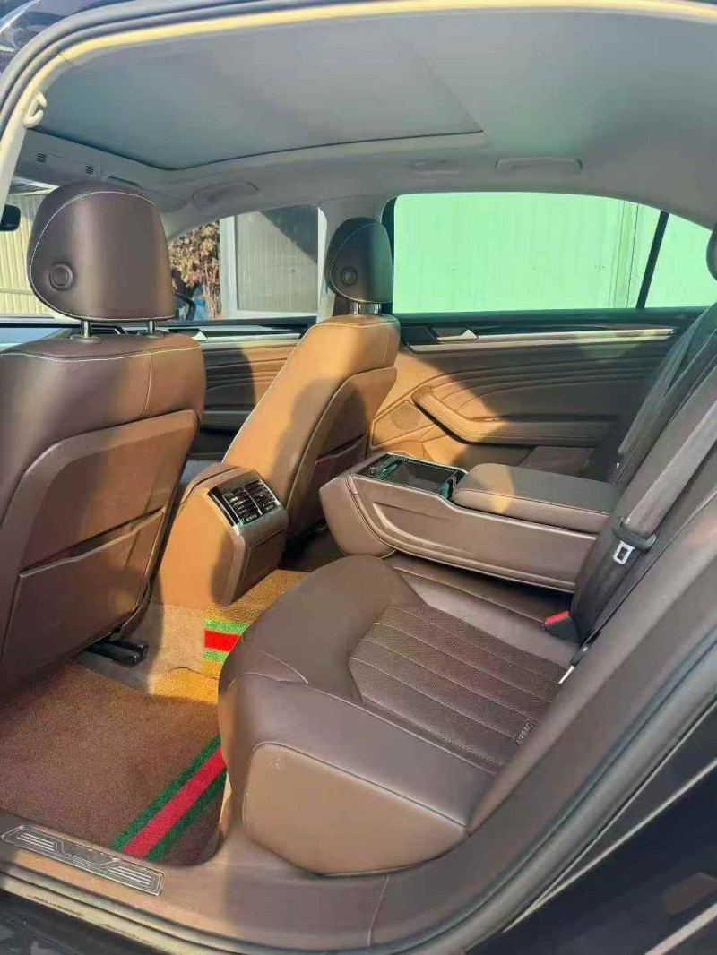 济宁22年大众辉昂5