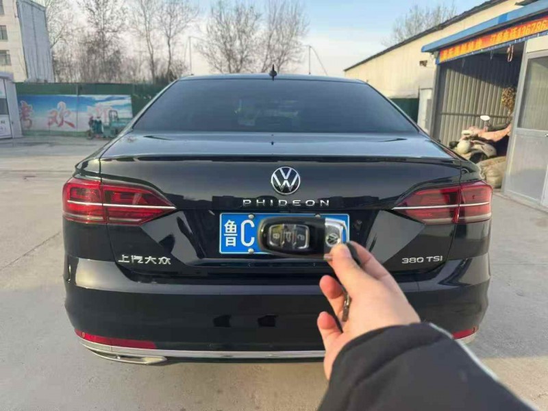 济宁22年大众辉昂9