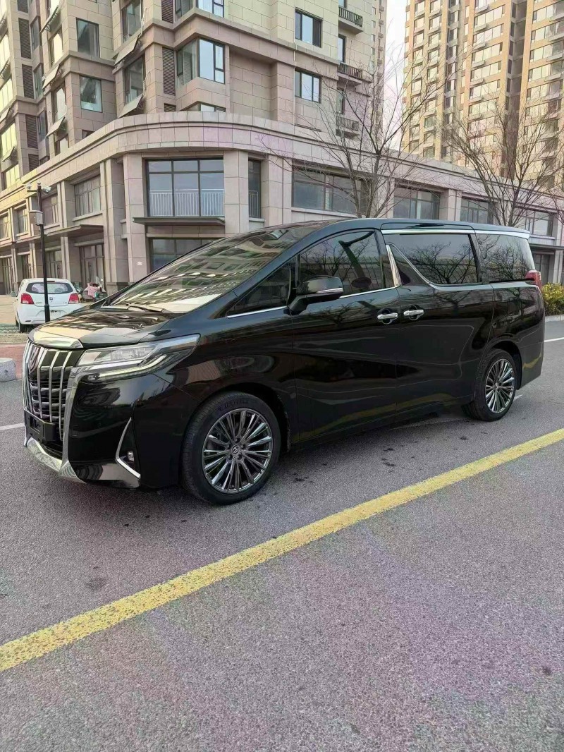 濟寧18年豐田埃爾法2