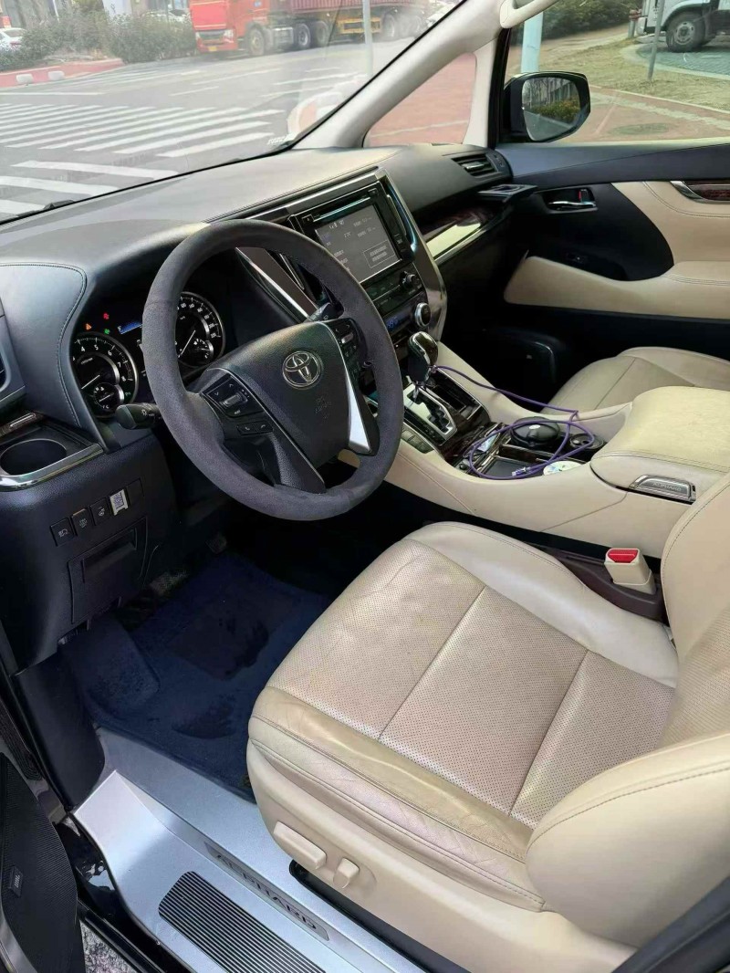 濟寧18年豐田埃爾法4