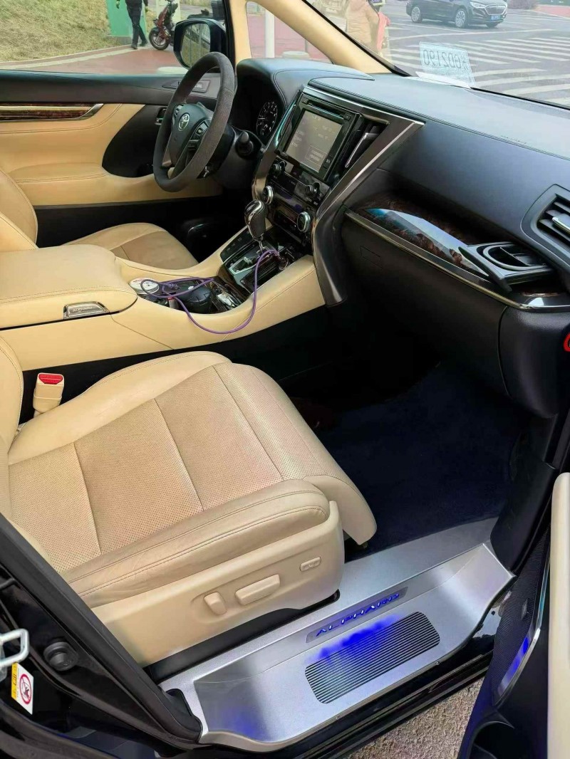 濟寧18年豐田埃爾法5