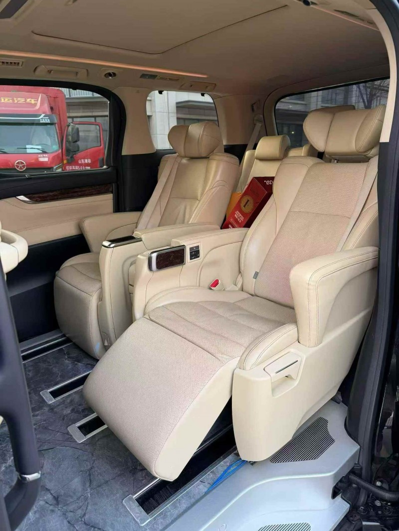 濟寧18年豐田埃爾法6