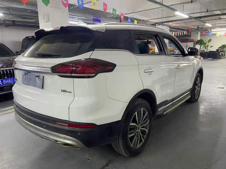 成都20年吉利博越7