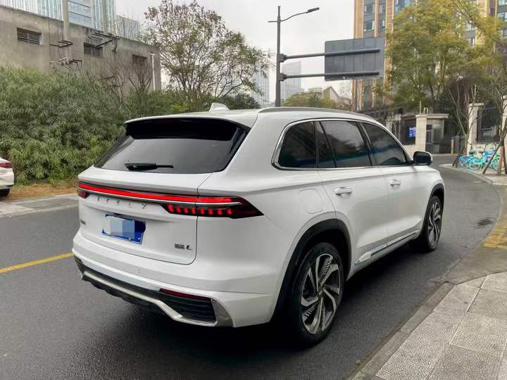 成都23年吉利星越8