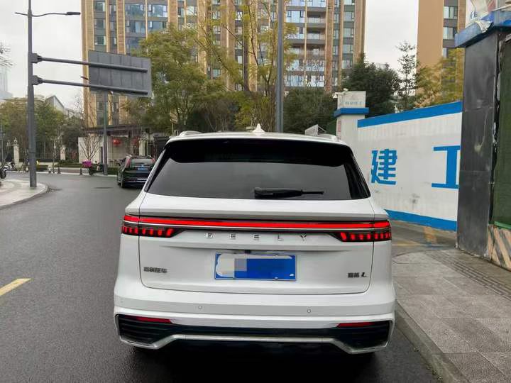 成都23年吉利星越9