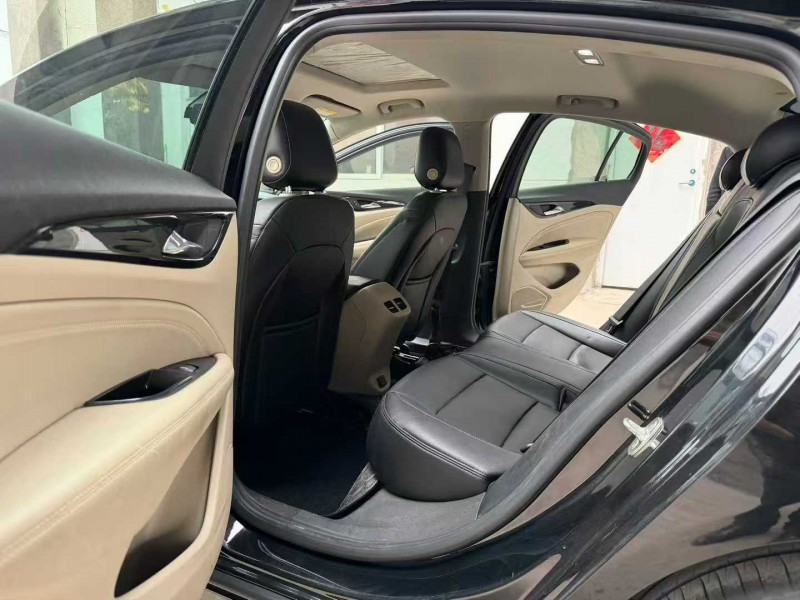 徐州21年别克君威8