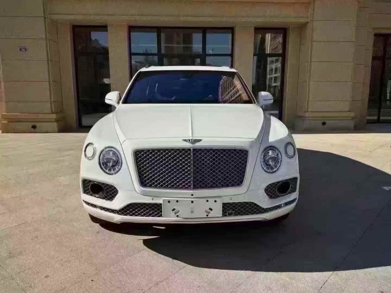 济宁17年宾利添越1