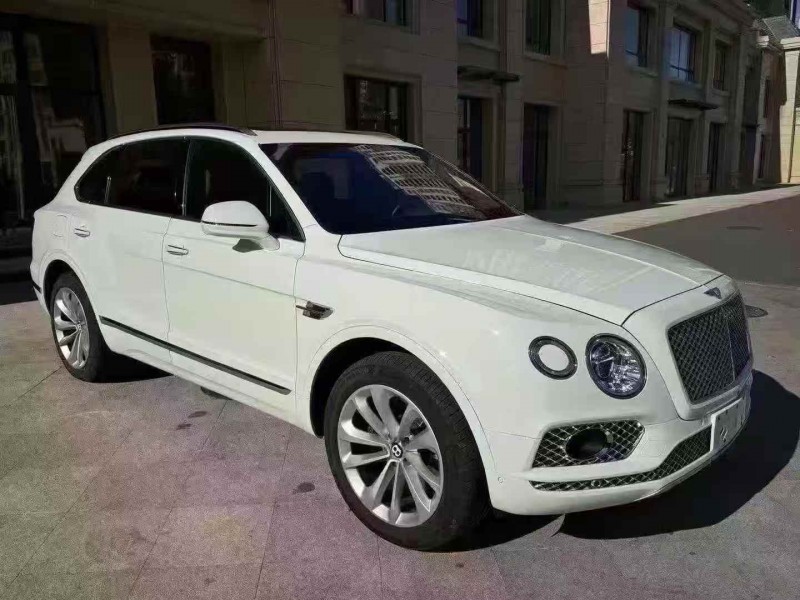 济宁17年宾利添越3