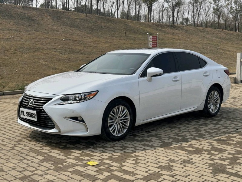 平顶山17年雷克萨斯ES8