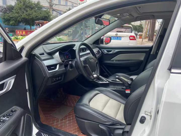 成都21年吉利远景4