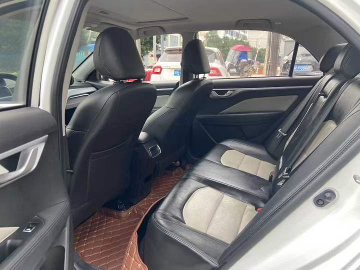 成都21年吉利远景5