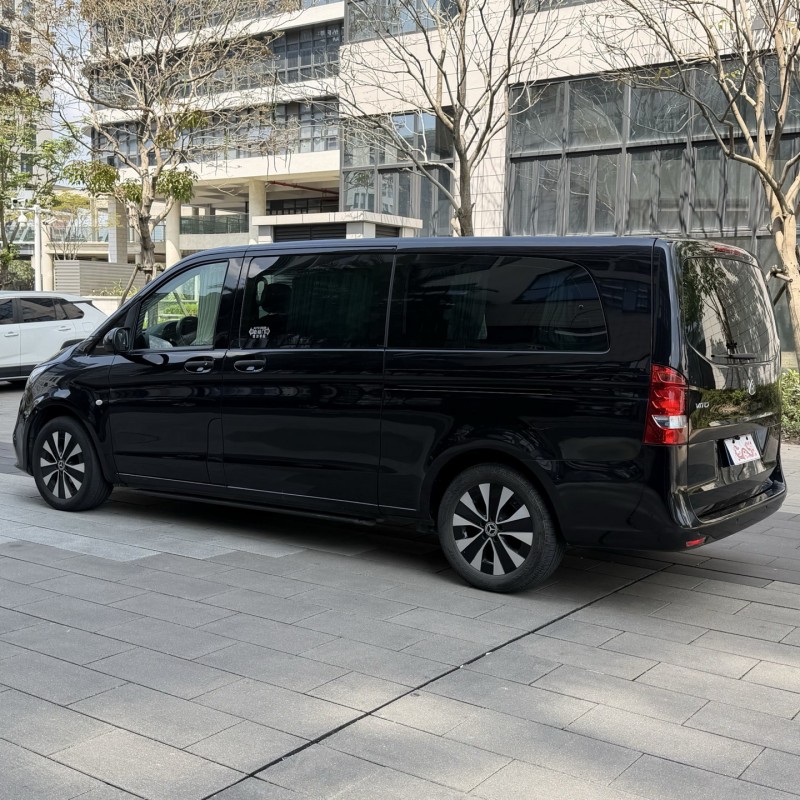 佛山22年奔驰威霆8